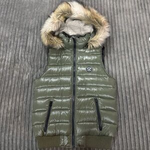 American Eagle Puffer Vest